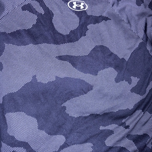 Under Armour Men's Blue, Black, and Gray shirt bundle of 4 sz xxl - Picture 4 of 5